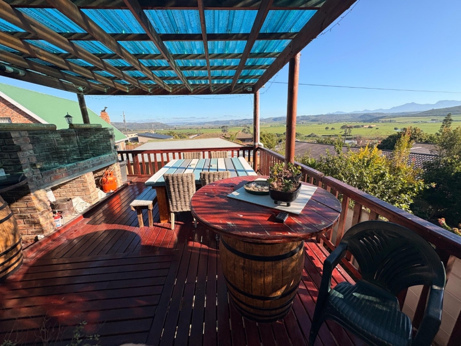 4 Bedroom Property for Sale in Fraaiuitsig Western Cape